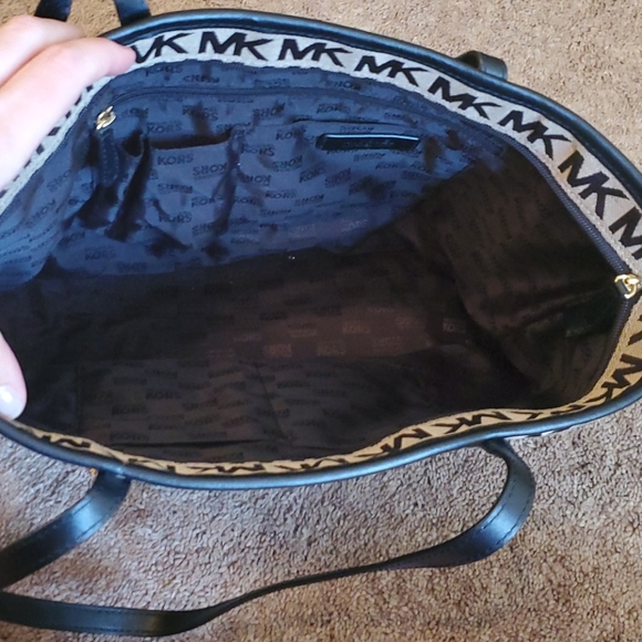 Michael Kors purse - Picture 2 of 4